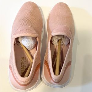 Kenneth Cole Reaction in box ready sneaker light pink women’s 6